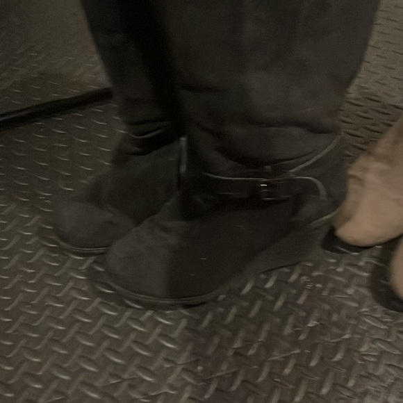 Boots (2) - Picture 3 of 3